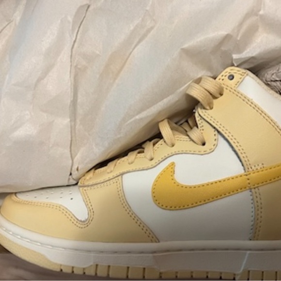 Nike Dunk High - Picture 2 of 3